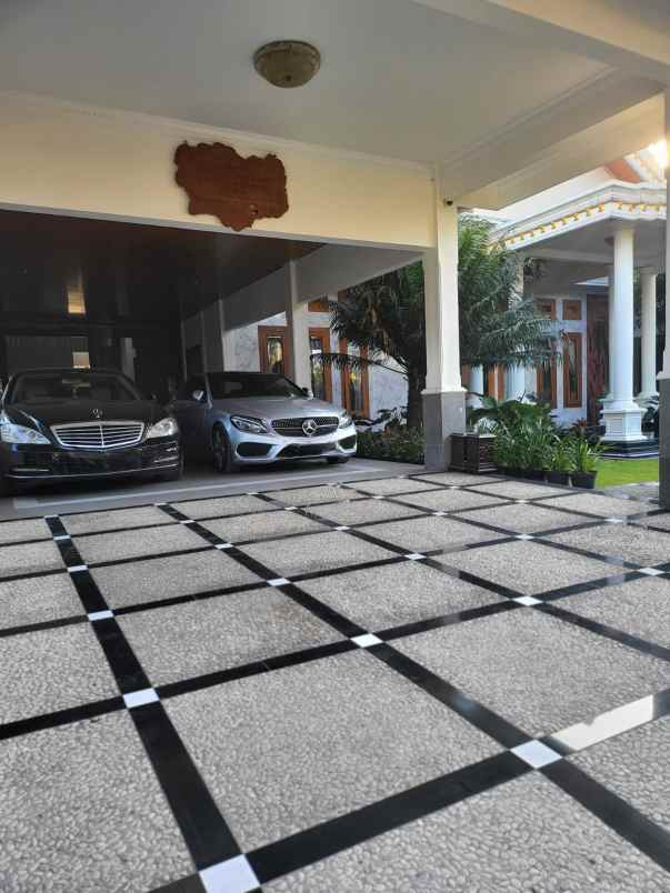 dijual rumah mewah kost aktif