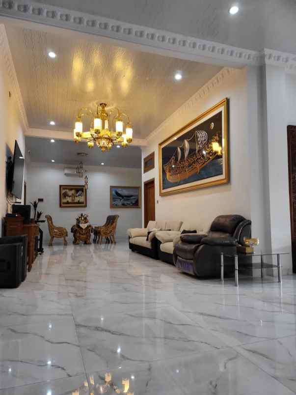 dijual rumah mewah kost aktif