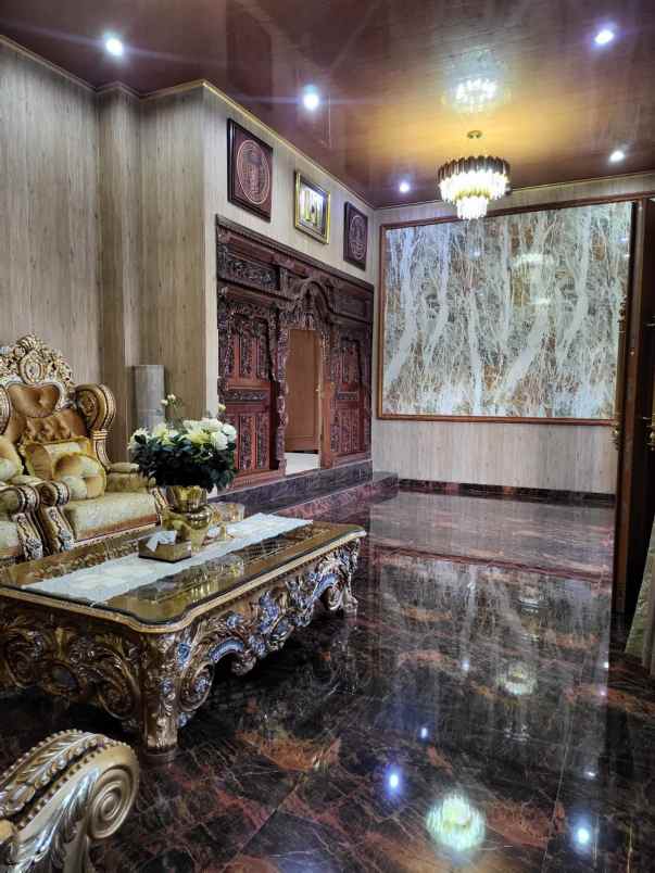 dijual rumah mewah kost aktif