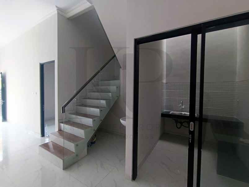 dijual rumah mulyosari tengah surabaya