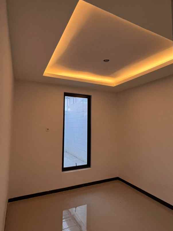 dijual rumah nginden intan