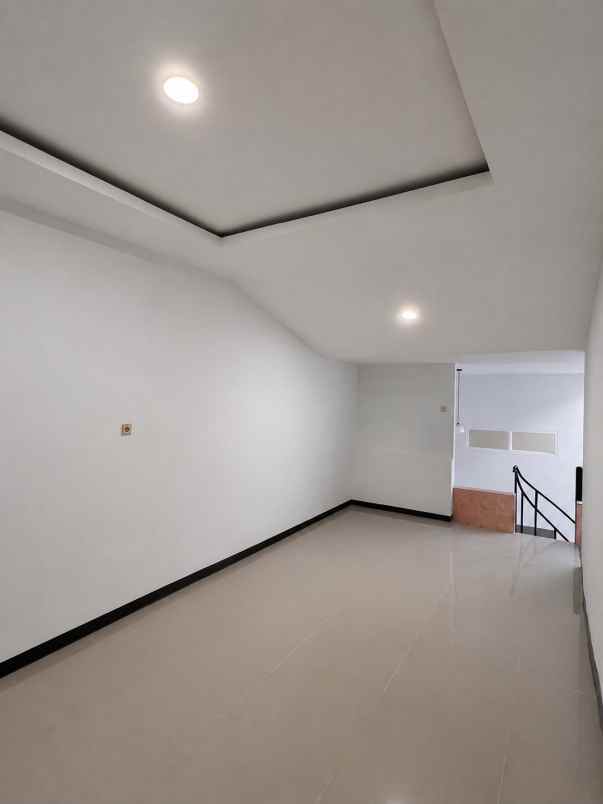 dijual rumah nginden intan
