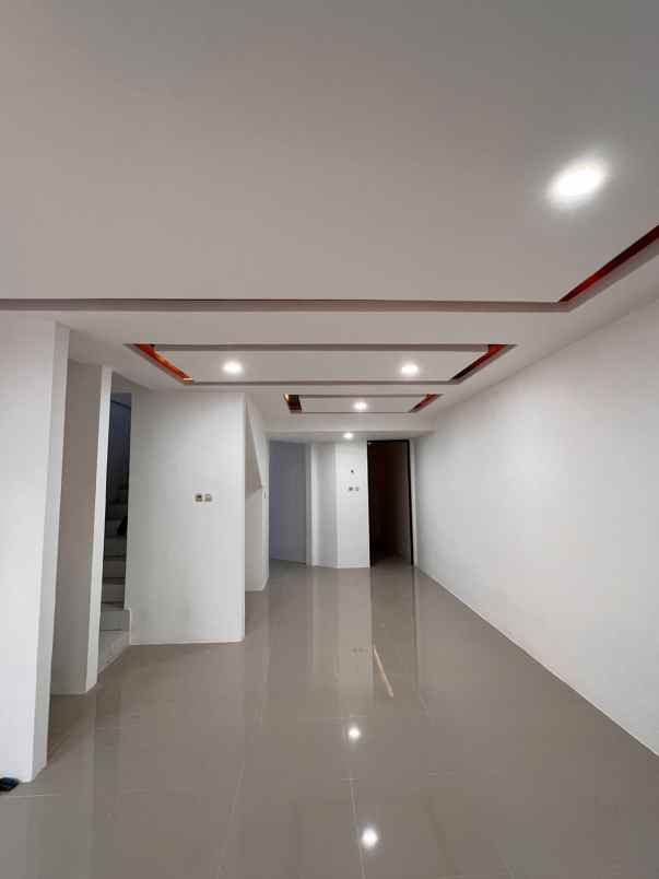 dijual rumah nginden intan