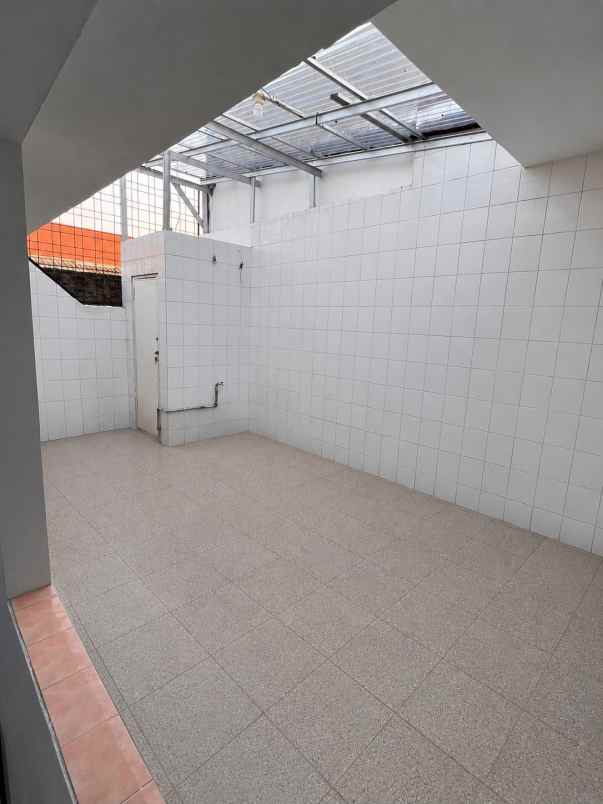 dijual rumah nginden intan