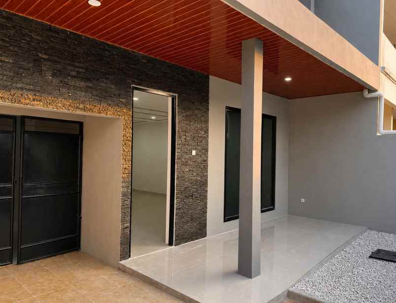 dijual rumah nginden intan