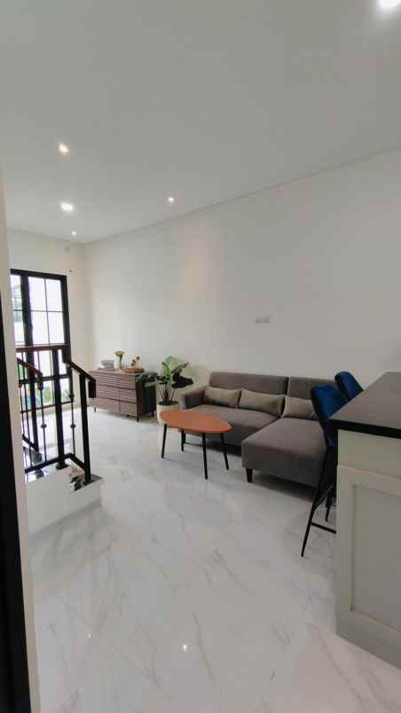 dijual rumah nusaloka bsd city