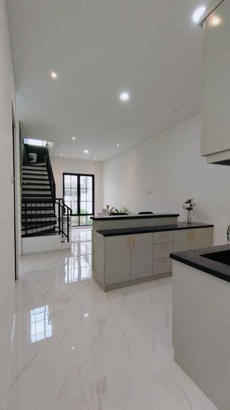 dijual rumah nusaloka bsd city