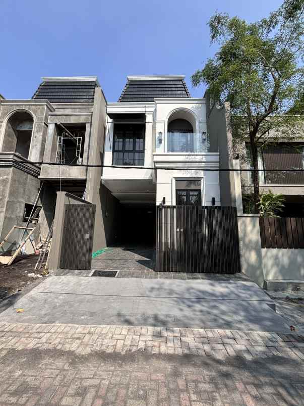 dijual rumah on progress manyar indah american style