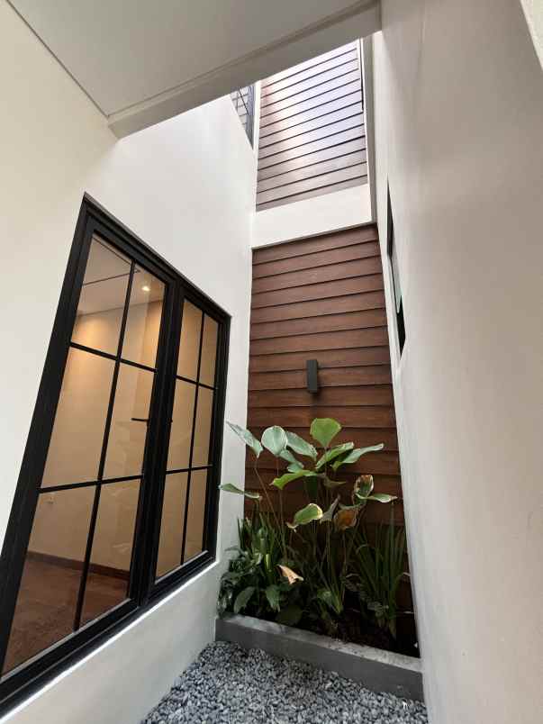 dijual rumah on progress manyar indah american style