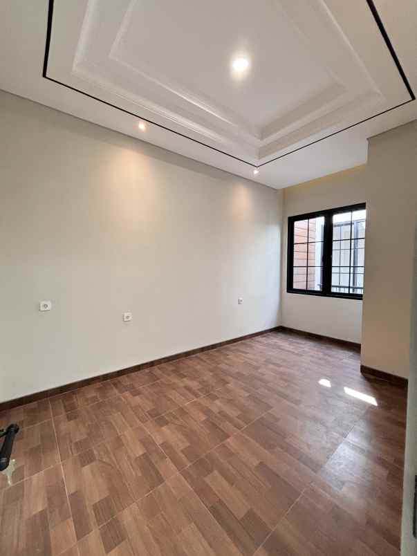 dijual rumah on progress manyar indah american style