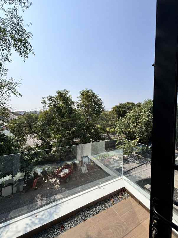 dijual rumah on progress manyar indah american style