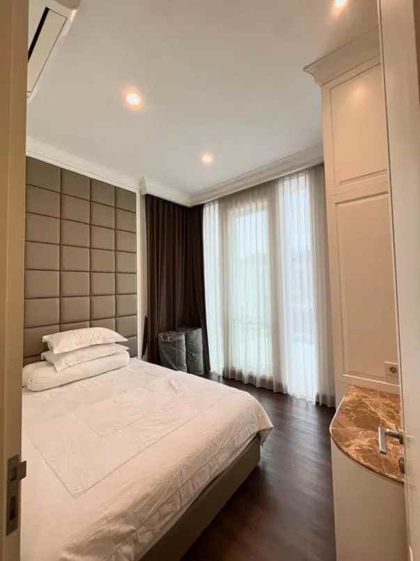 dijual rumah pakuwon city grand island