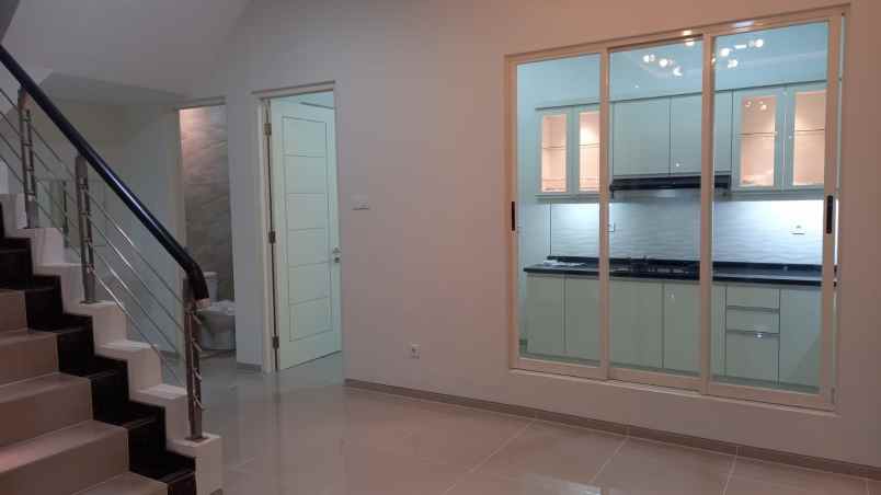 dijual rumah pakuwon city griya asri