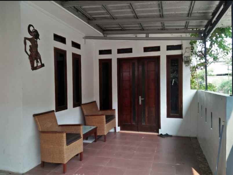dijual rumah pengasinsn sawangan depok