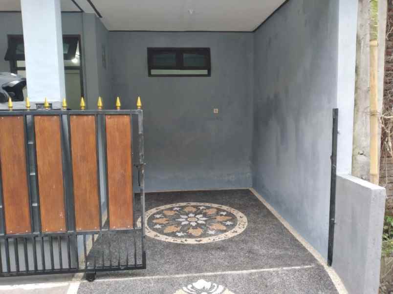 dijual rumah perum mulia asri