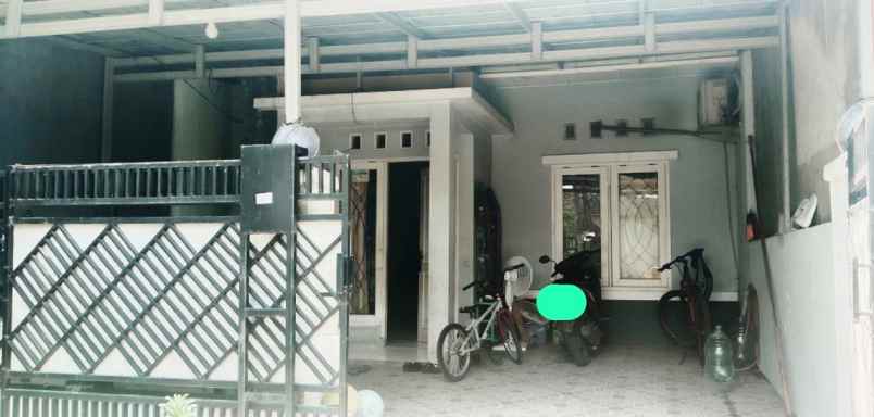 dijual rumah perumahan graha taman