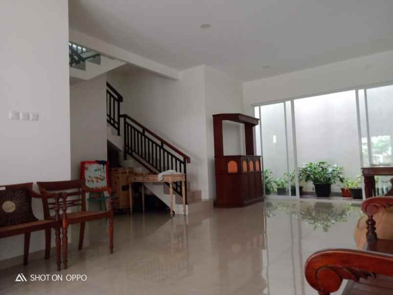 dijual rumah perumahan kemang pratama 2