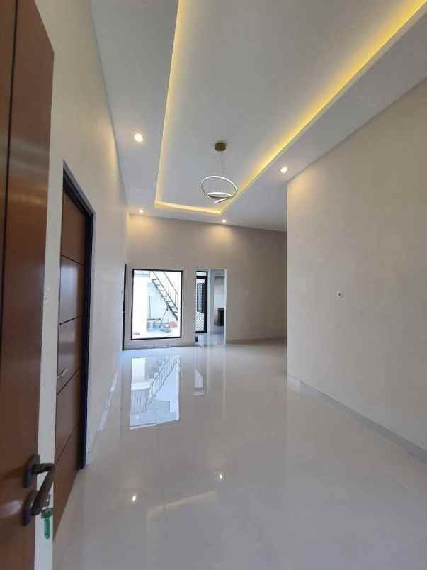 dijual rumah perumahan wiguna