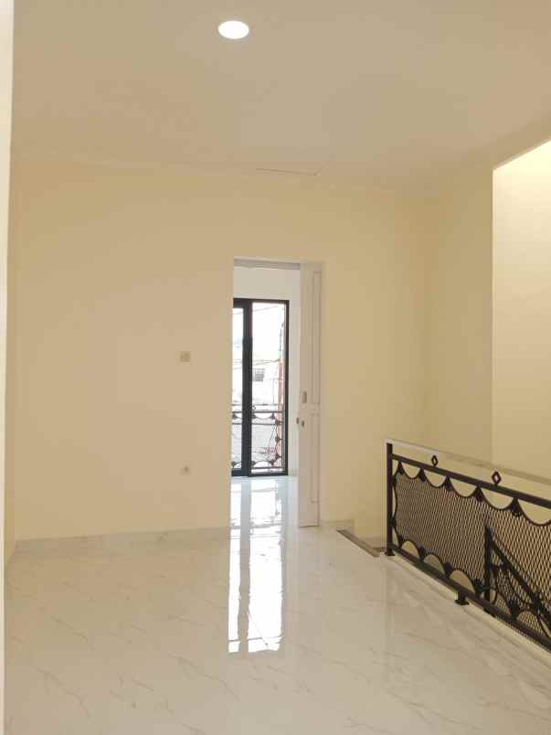 dijual rumah perumnas beji