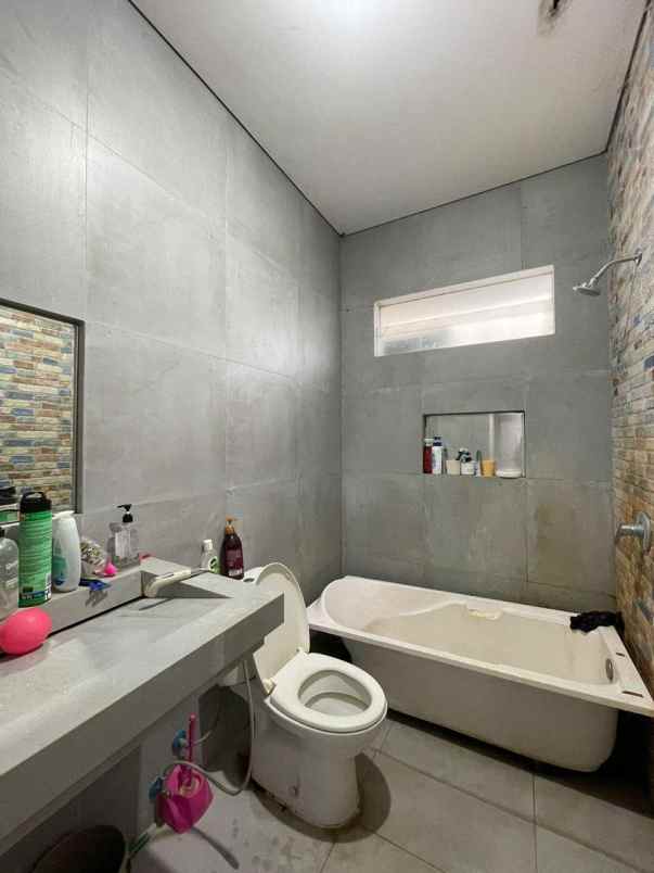 dijual rumah pisces