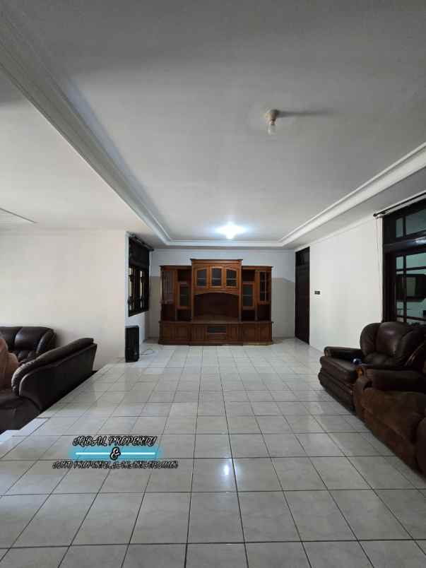 dijual rumah pondok bambu