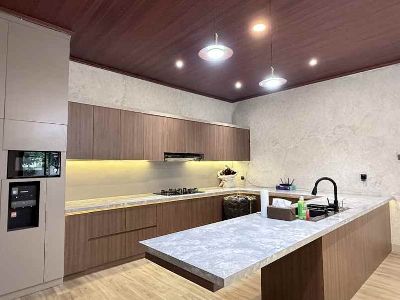 dijual rumah pondok indah