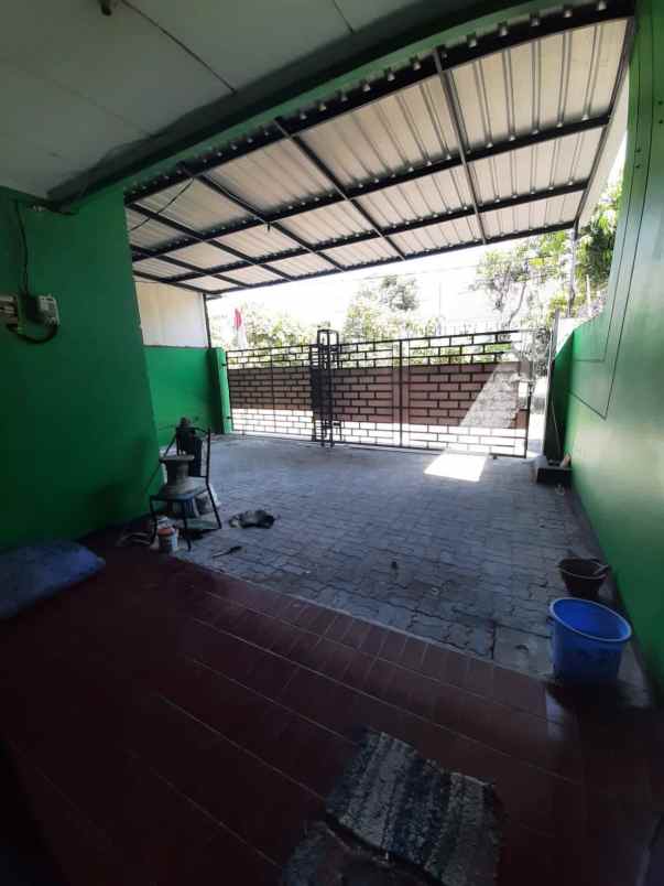 dijual rumah pucang anom