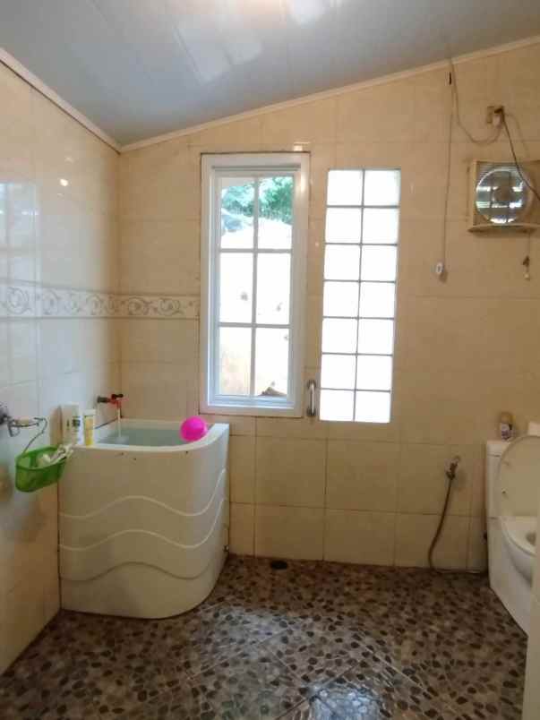 dijual rumah rangkapan jaya pancoran