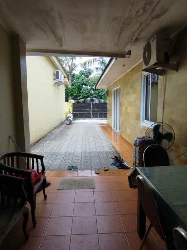 dijual rumah rangkapan jaya pancoran
