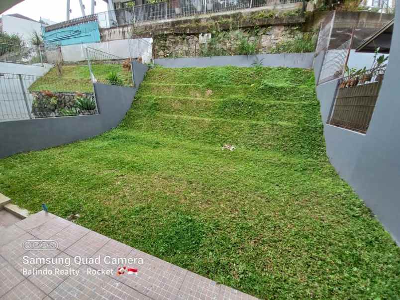 dijual rumah resor dago pakar