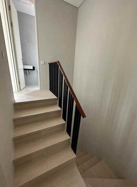 dijual rumah royal residence