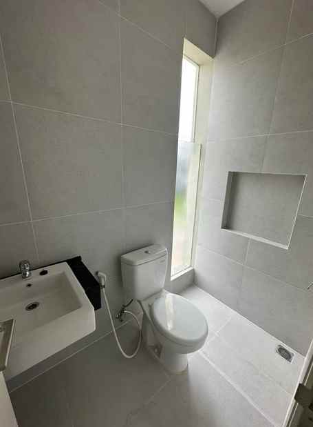 dijual rumah royal residence