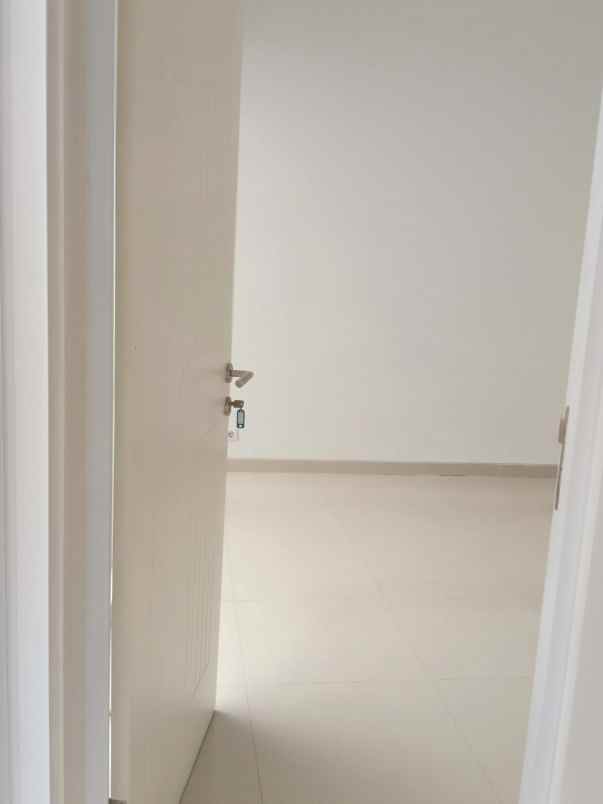 dijual rumah royal residence cluster