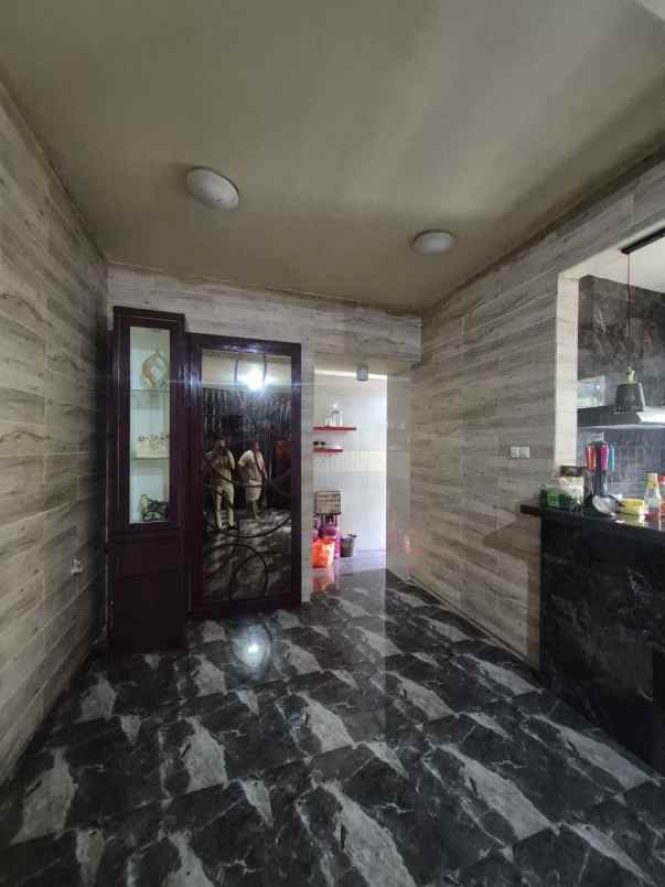 dijual rumah royal residence cluster