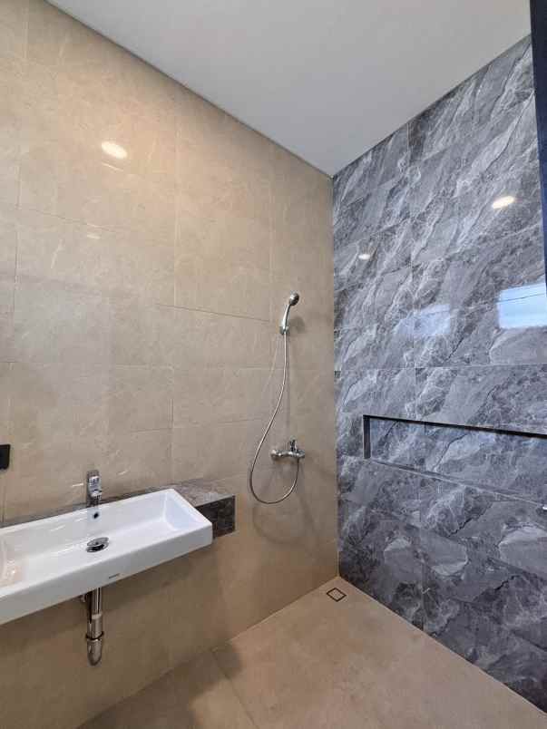 dijual rumah rumah darmo baru barat