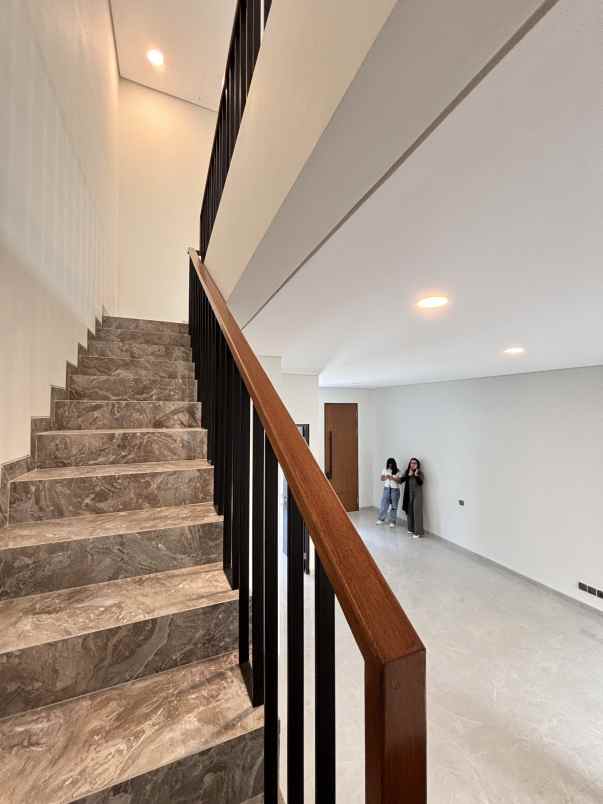 dijual rumah rumah darmo baru barat