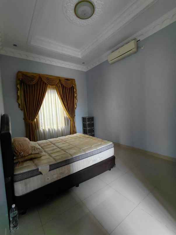 dijual rumah sangat strategis