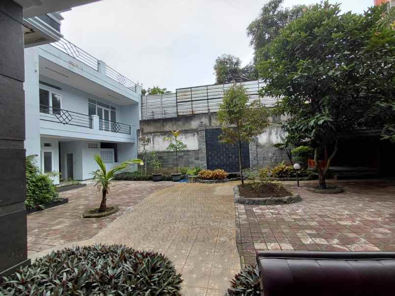 dijual rumah sangat strategis