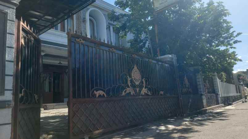 dijual rumah sangat strategis