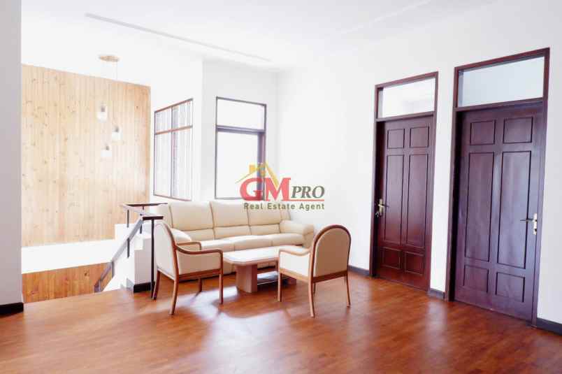 dijual rumah sayap hegarmanah