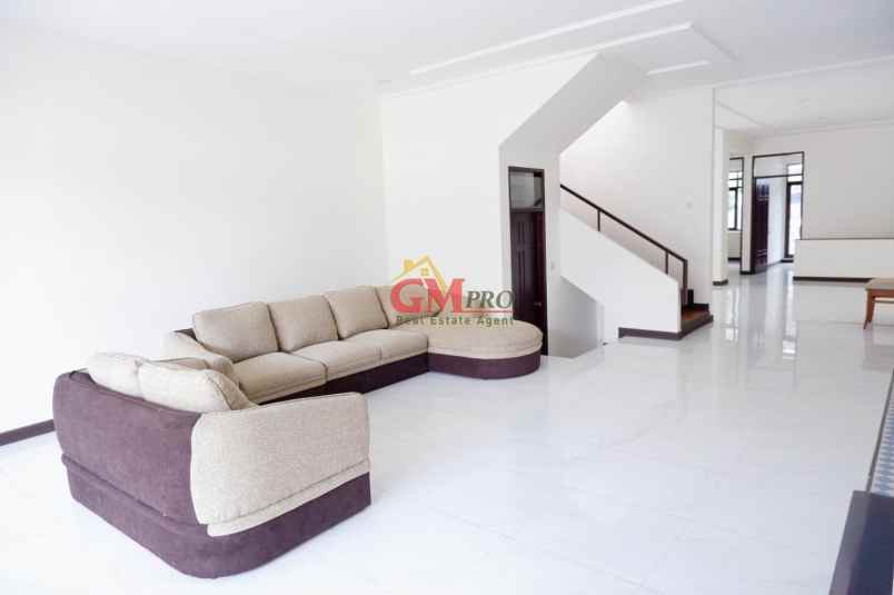 dijual rumah sayap hegarmanah