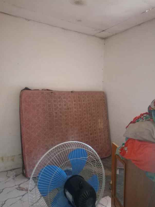 dijual rumah second jalan manunggal depan kampus uin