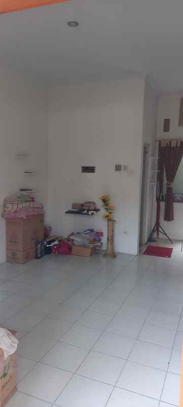 dijual rumah second siap huni