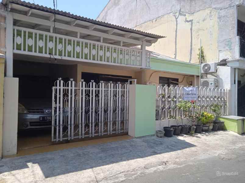 dijual rumah semolowaru