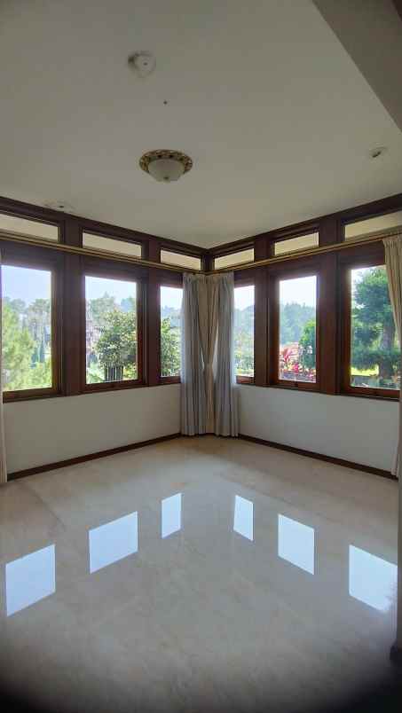 dijual rumah setiabudy regency