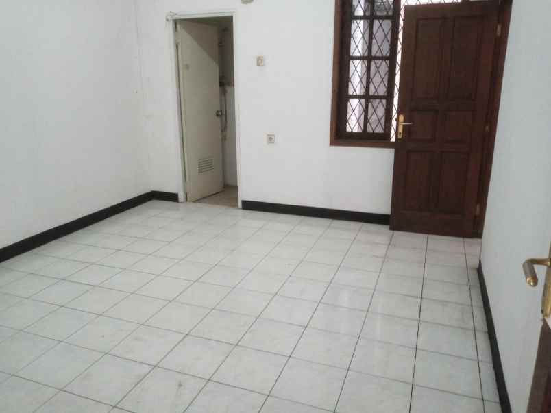 dijual rumah siap huni dengan bangunan multifungsi