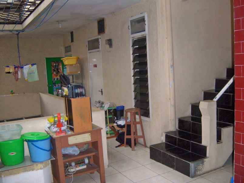 dijual rumah siwalankerto