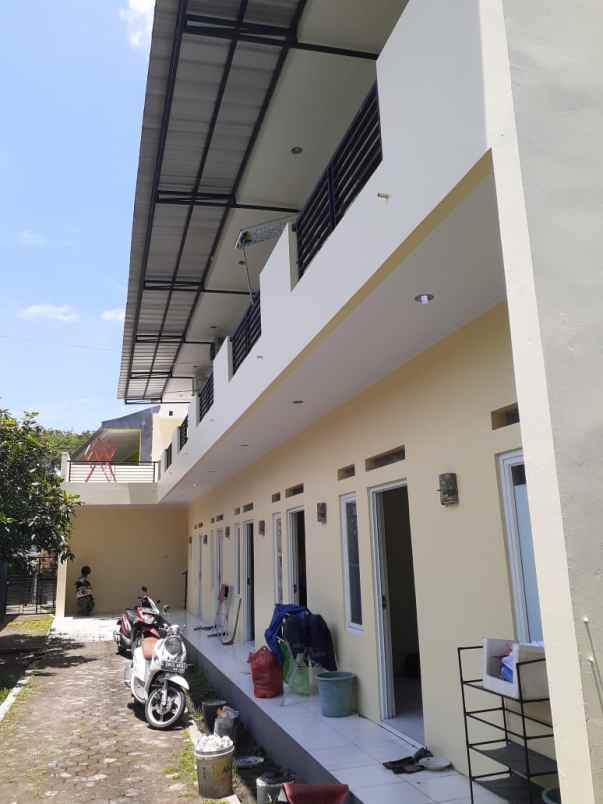 dijual rumah strategis
