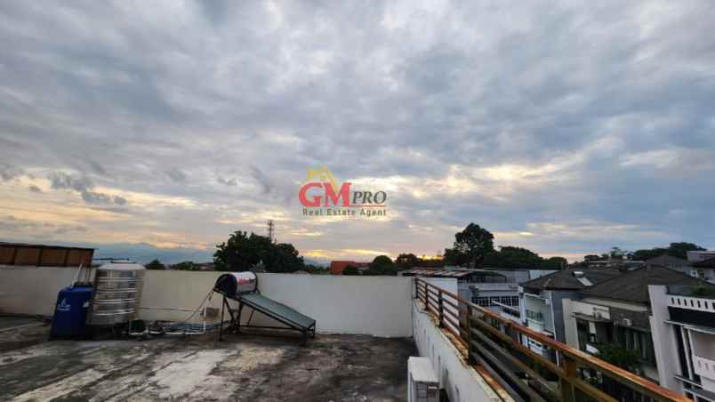 dijual rumah surya sumantri