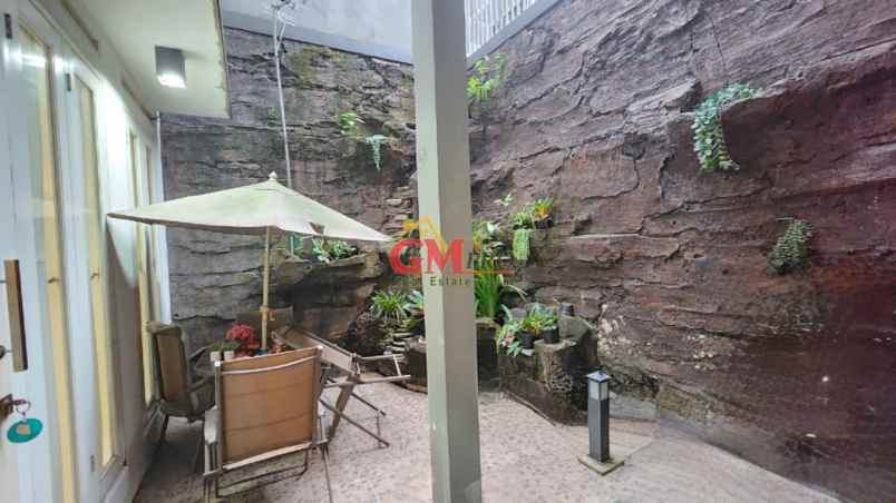 dijual rumah surya sumantri